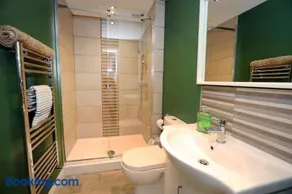 Harbour View City Centre Apartment - Image 5