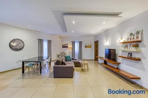 Bright,stylish 2bedroom apartment in village centre - Image 1