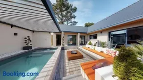 Mini Villa d'Exception avec Piscine Jacuzzi Sauna et Home Cinema Privés - Image 1