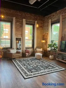 Singer Loft - Image 2