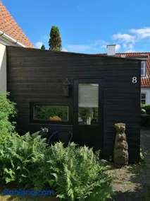 Minihus til havn, strand, vand og by i Gilleleje - Image 1