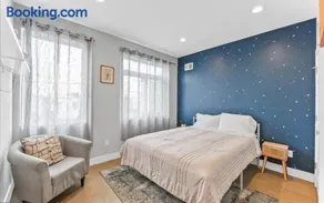 Game Day RoofDeck South Philly 4BR 3BA Home Just 10 Mins From Stadiums - Image 3