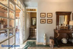 Villa histórica con jardín y piscina cerca del centro - Image 3