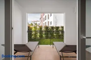 Cosy Two Bedroom Apartment - Image 3