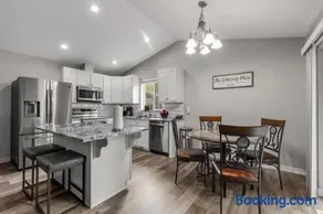 Pet Friendly and Spacious Valley View Family Home - Image 3