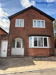 Modern 3 bedroom home in NG2 - Image 1