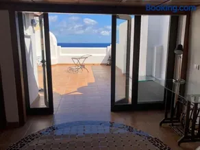 V&C Luxury Sea House - Image 2