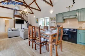 3 Bed in Shereford oc-2173 - Image 2