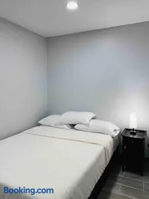 Convenient Stay near Chicago Ohare Airport with King Beds and Coffee - Image 2