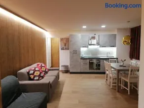Chalet 5 Laghi / LuxApt / Town Centre - Image 2