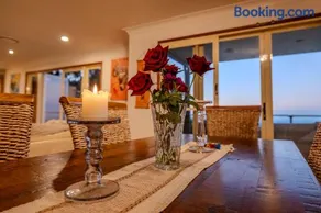 Serenity Rainforest Retreat With Breathtaking Gold Coast Views - Sleeps 4 - 6 people - Shared Home - Image 4