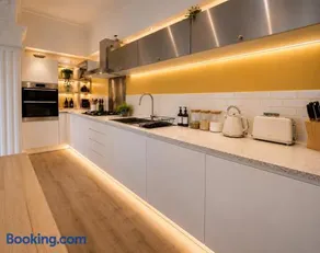 Devington Mansion House Apartment - Image 2