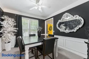 The Yellow House - Hot Tub, Pool Table, Fire Pit, 6 Bedrooms - Image 4
