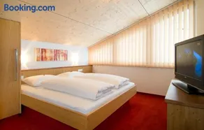 Home 5 - Image 2
