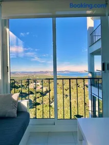 Apartamento con piscina y vistas al mar - Image 2
