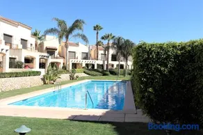 Townhouse overlooking the pool - Image 2