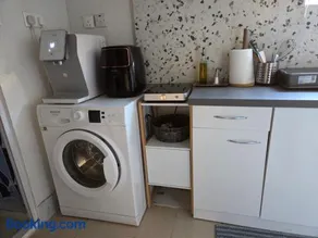 Ground floor Apt with a garden view - Image 5