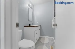 Spacious Main-Floor Bungalow Near South Common - Image 2