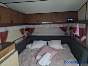 Cozy private caravan on our lawn - Image 5