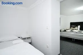 Ferienwohnung & Aparts am Schloss Park - Image 4