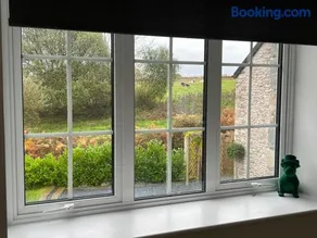 Apple Tree Apartment - Image 5
