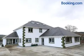 Up Yonder House - 6 Bedroom Family Guesthouse - Image 1