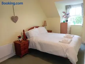 Beautiful riverside apartment - Image 4