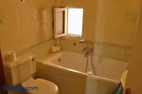 Mon Repos Two Floor Apartment - Image 2