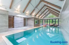 Exclusive Home With Pool & Spa, In Prestbury! - Image 3