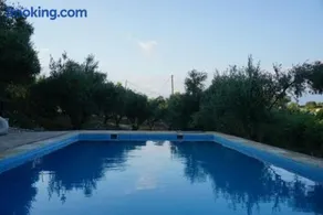Haus mit Pool im Olivenhain - Image 2