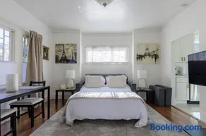 1 Berkeley - Entire Apartment - Private, Spacious - Image 4
