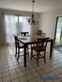 Spacious Cabin Retreat - Sleeps 12 -1hr from STL - Image 5