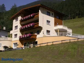 Familienorientiertes Apartment mit Terrasse und Garten - Image 3
