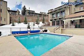 Updated 3 BR, 2 BA with Pool & Hot Tub - Stunning Mountain Views! - Image 5