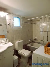 Menelais Guesthouse - Image 1