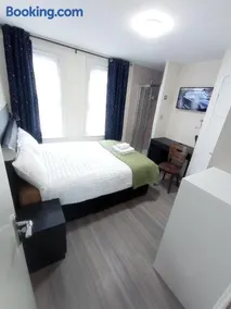 The Maple Studio - Self contained one bed studio flat - Image 1
