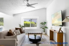 Stylish Renovation, Perfect for Families & Pets, Garage Parking, Sleeps 10 - Image 2