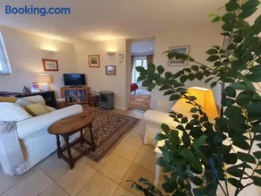 Potts Cottage - Image 1