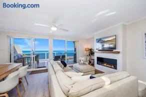 4 bedroom Chic Ocean View Home with Heated Pool, Fireplace and Hot Tub! - Image 5