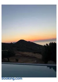Stunning Two-Room Bungalow Milos Greece Panorama Sunset Infinity Pool AC - Image 2