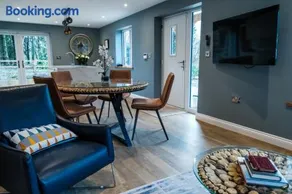 Bramley Brook Cottage 5* Luxury - Image 2