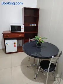 Quarto confortável em Est Velha - Image 1