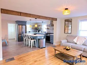 Cozy Coastal Cottage - Image 2