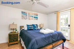 Walk to Parks! Dining & Lake! Close to Hike Trails! - Image 2