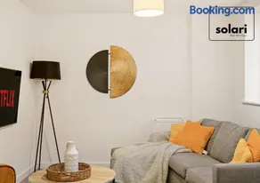 Lavish 2-Bedrooms - Contractors and Relocators Apartment, 30-Percent-Off on Monthly Stays - Free Multiple Parking Spaces - Sleeps 4 - Fast Speed Wi-Fi, Streaming Services included - Close to A1 - Image 3