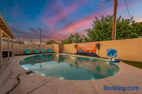 Scottsdale 4 Bedroom Vacation Home with Pool, Hot Tub, and Mini Golf Near Old Town and Dining! Great for Families! Near Airport! - Image 3