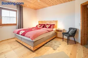 Luxus Chalet im Allgäu - Zirbenholz Schlafzimmer - Terrasse mit Bergblick - Infrarotkabine - Image 2