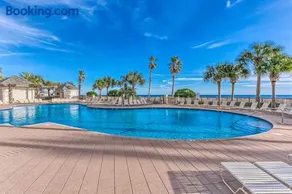 Lovely Condo on 11th Floor with Shared Pool Hot Tub Sauna Balcony Free WiFi - Image 3