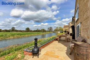 Finest Retreats - The Holt - Image 2