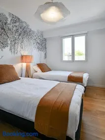 Elegant 2BR Apartment with Terrace - Image 1